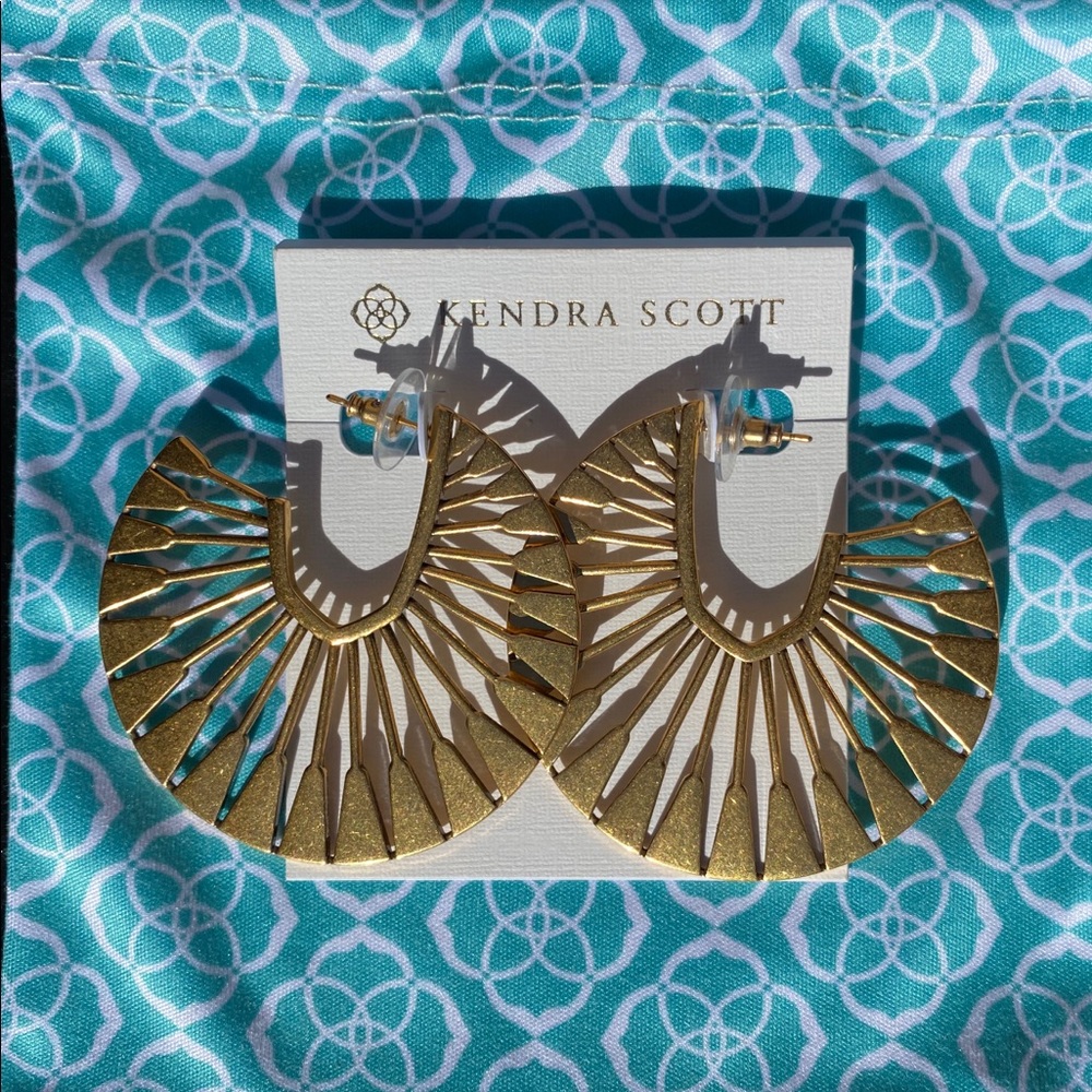 Kendra Scott Deanne Hoops in Brass.